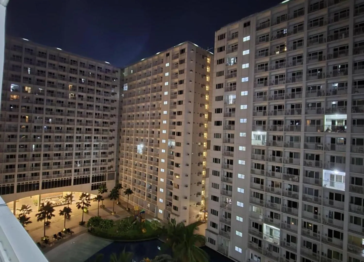 Richnells Staycation In Shore By Bazte Manila Filipinas